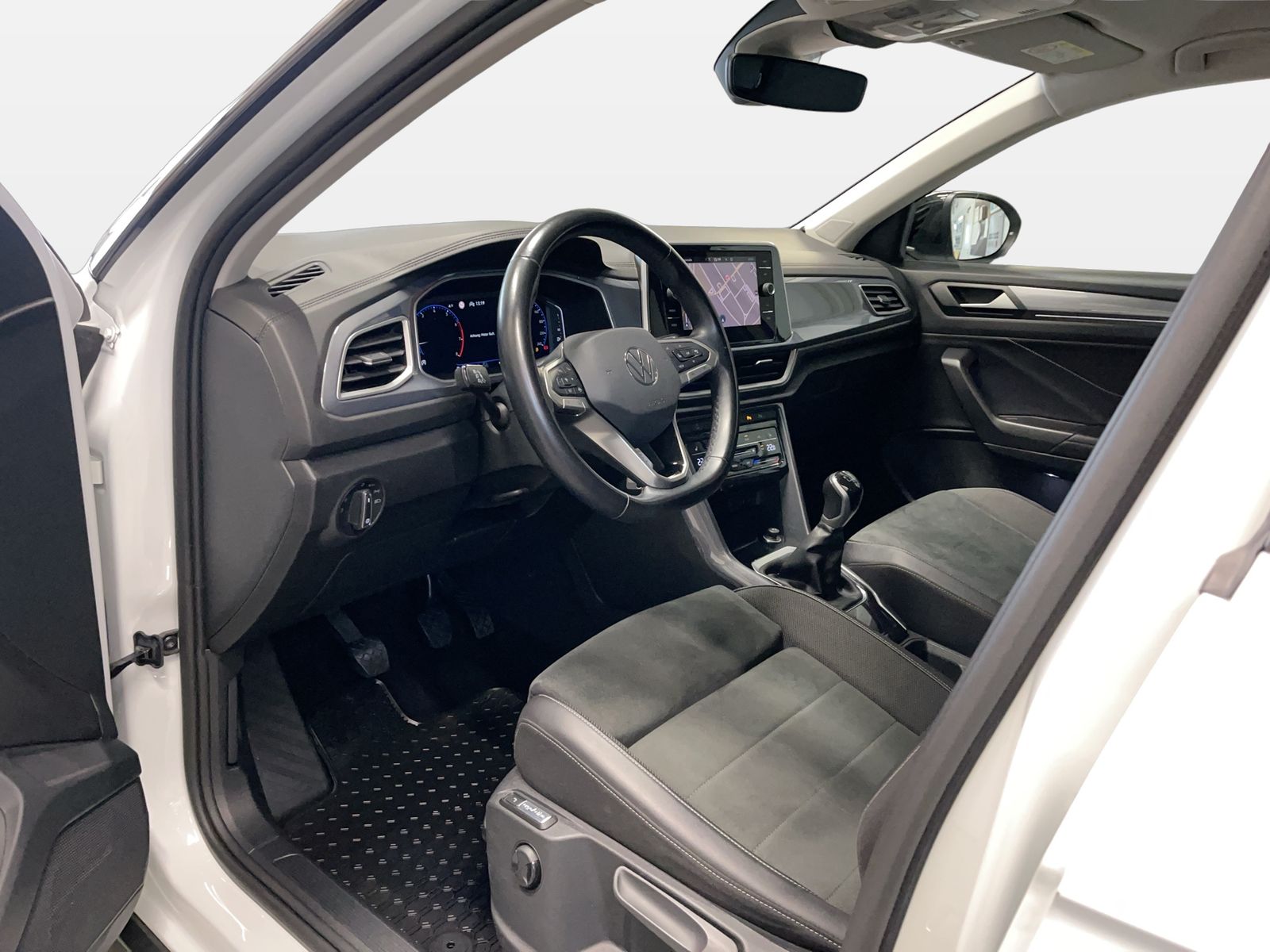 Volkswagen T-Roc 1.0 TSI Style - Samsaru's Car Outlet
