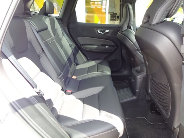 Volvo XC60 T6 R Design Plug-In Hybrid AWD AHK ACC HUD