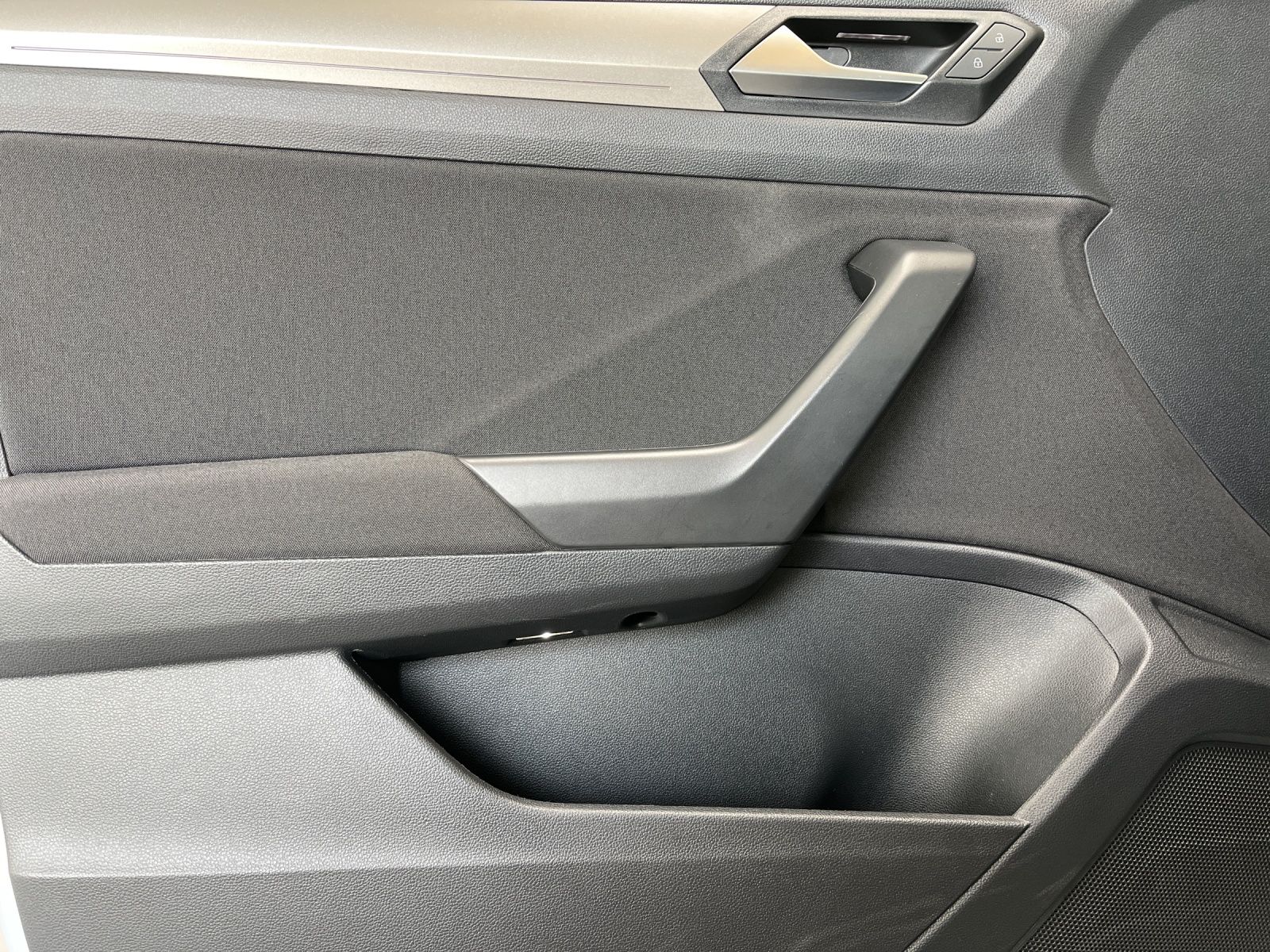 Volkswagen T-Roc 2.0 TDI Style - Samsaru's Car Outlet
