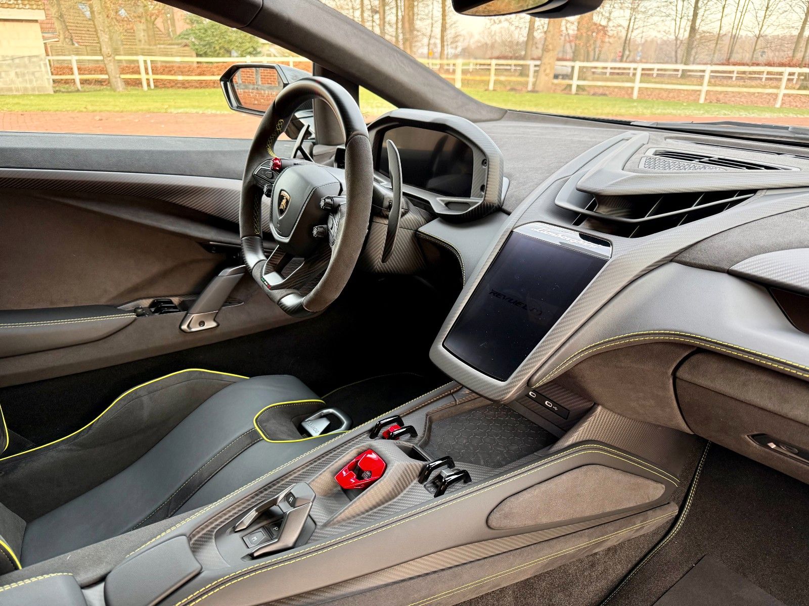 Lamborghini Revuelto V12 MY26/Carbon/PassengerDis/CorsaTex