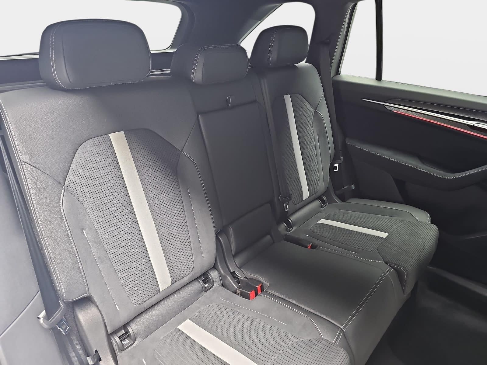 Skoda 1.5 TSI DSG IV PHEV SPORTLINE AHK PANO LM