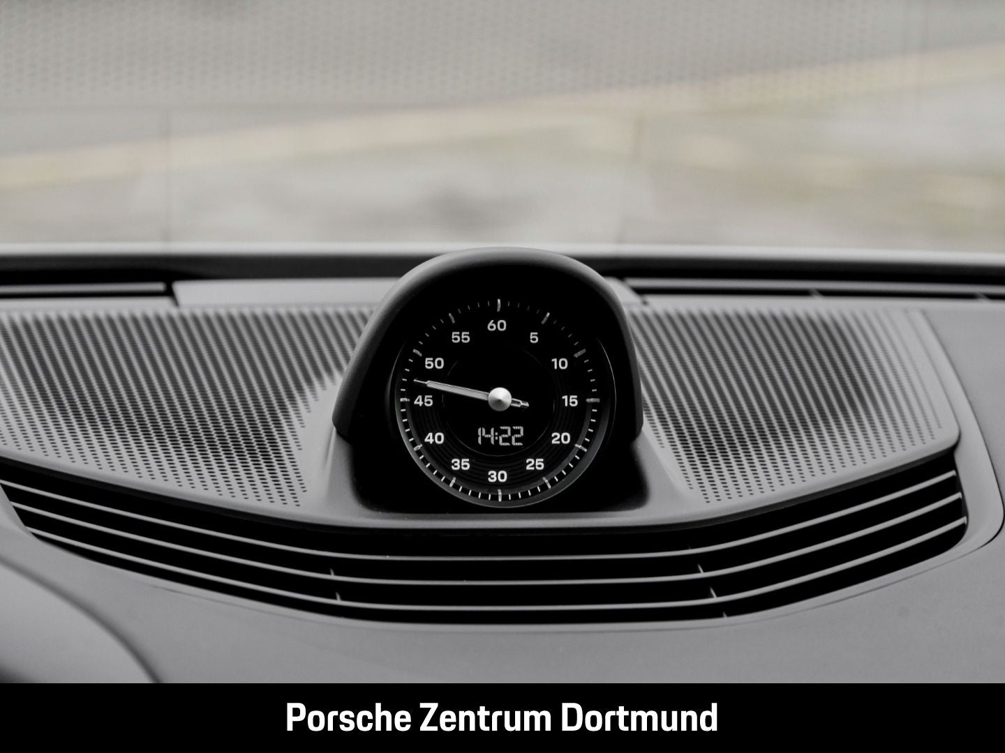 Porsche Taycan 4S Cross Turismo Head-Up Surround-View