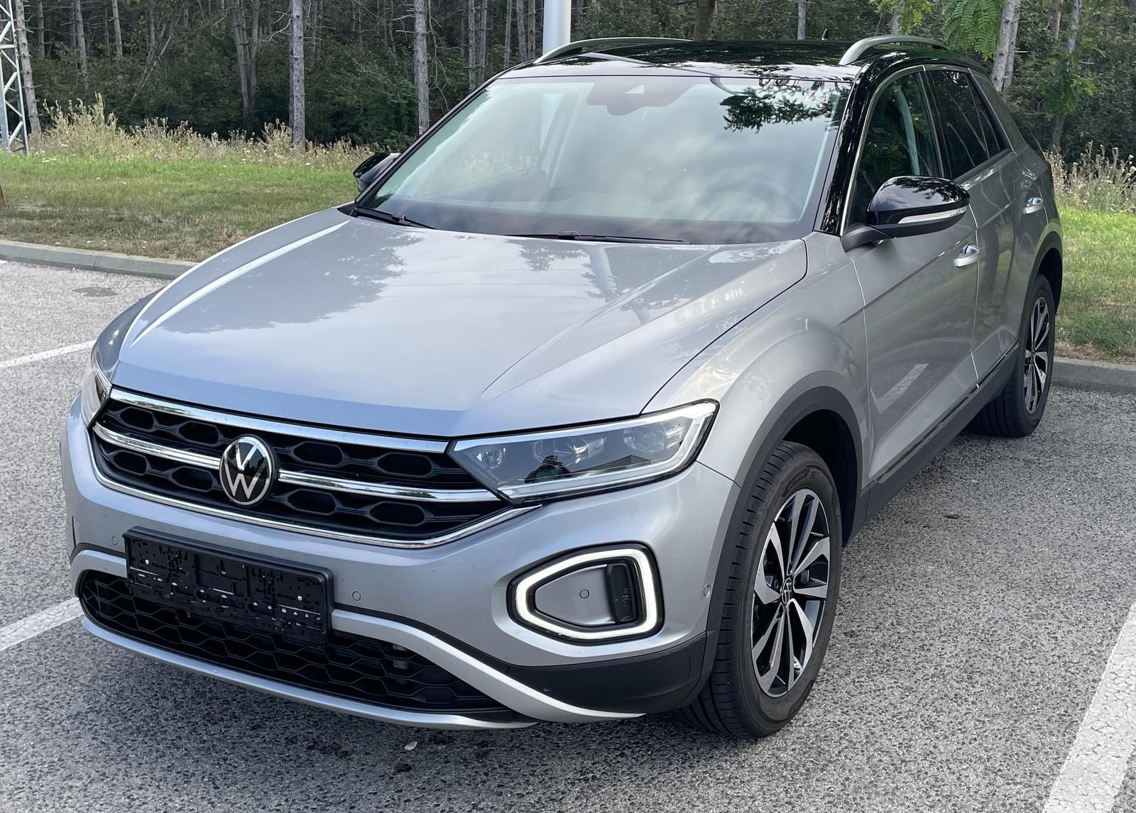 Volkswagen T-Roc Move 1.5 TSI DSG - Samsaru's Car Outlet