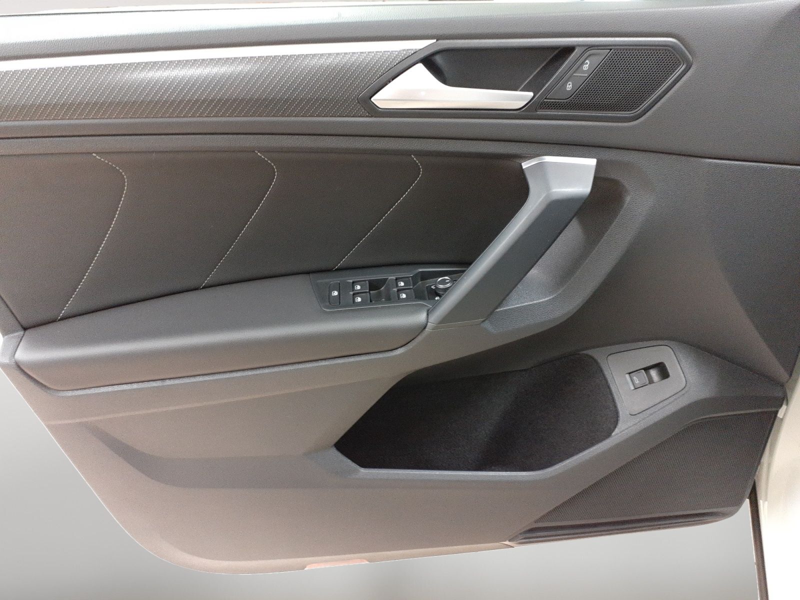Volkswagen Tiguan 1.5TSI R-Line - Samsaru's Car Outlet