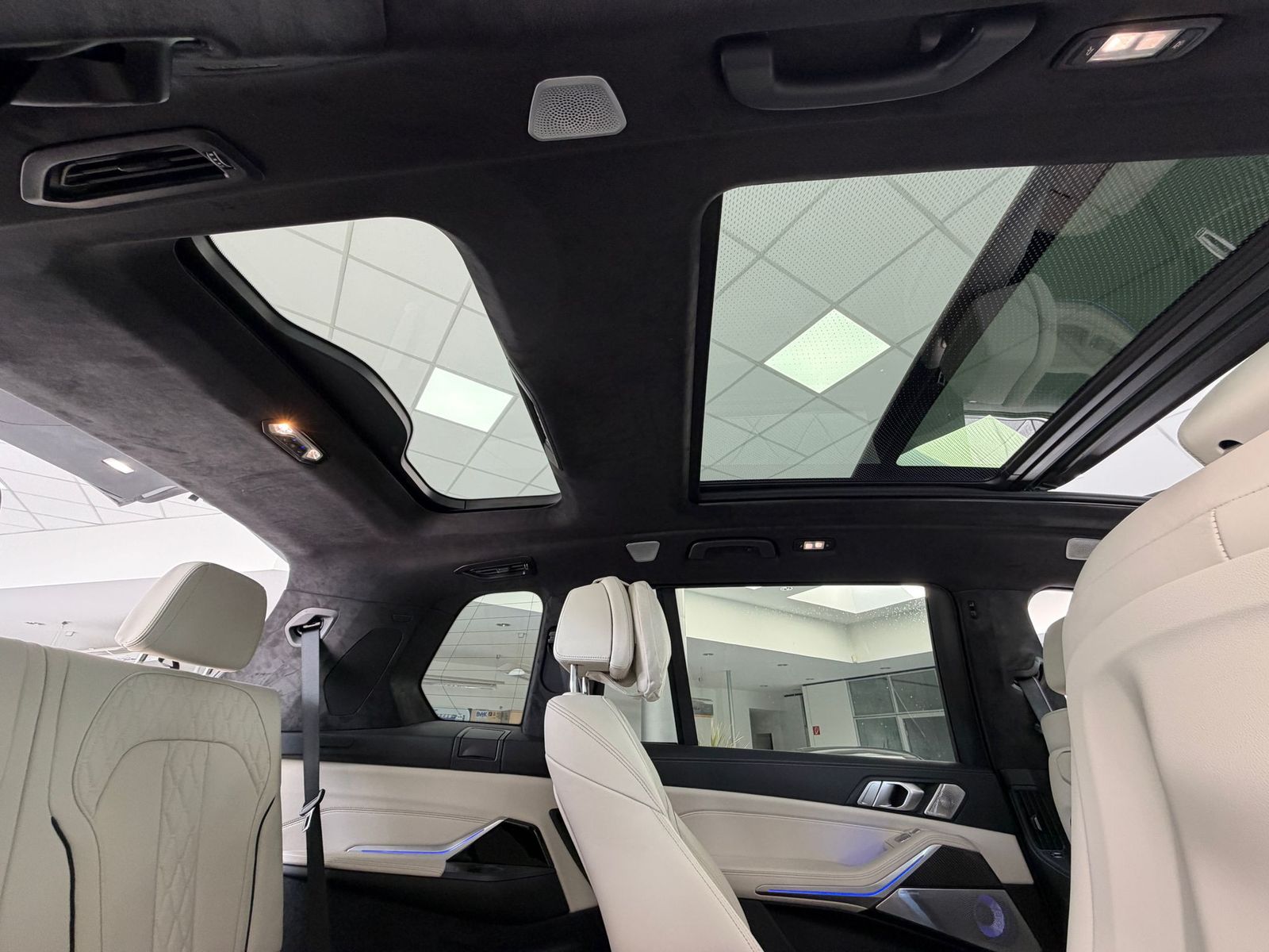 BMW X7 M60 i*PANO-SKY*B&W*HUD*KRISTALL*6-SITZ*360°