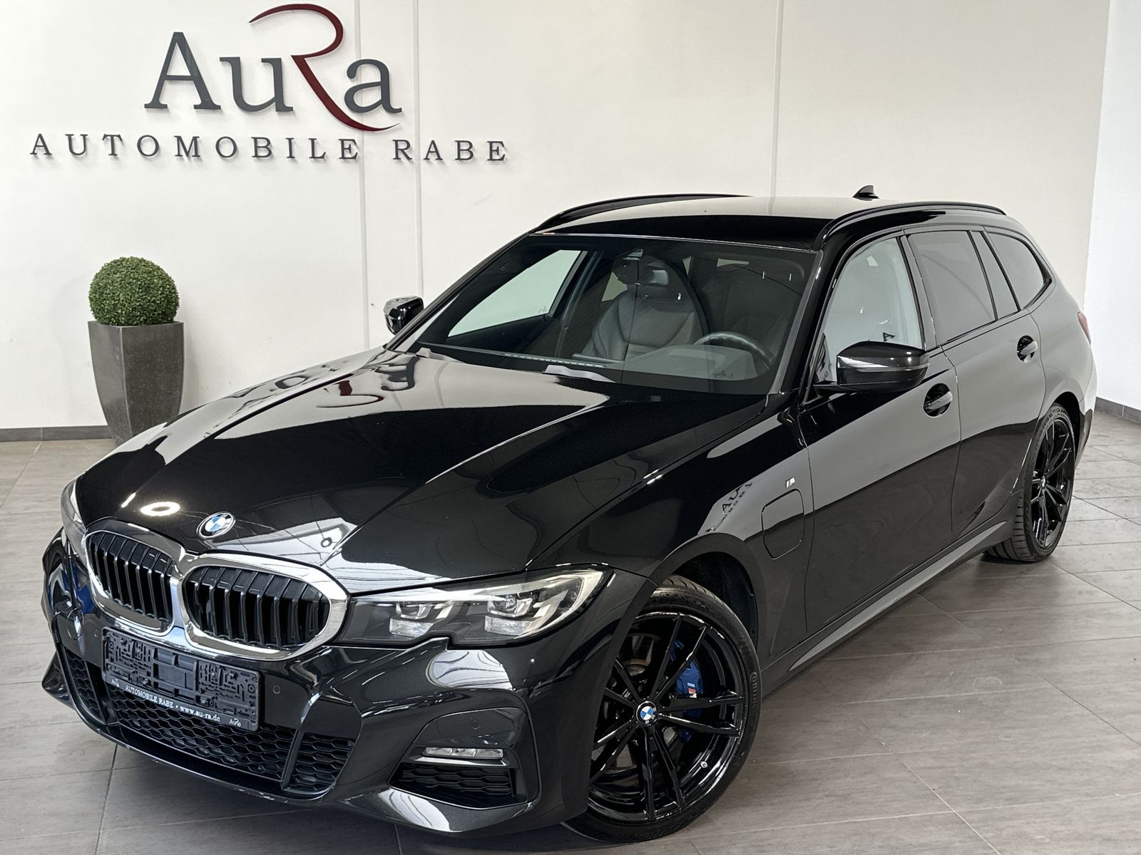 BMW 330e Touring M-Sport - Samsaru's Car Outlet