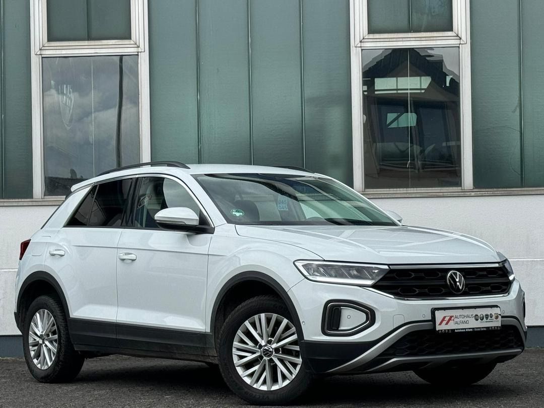 Volkswagen T-Roc Life - Samsaru's Car Outlet