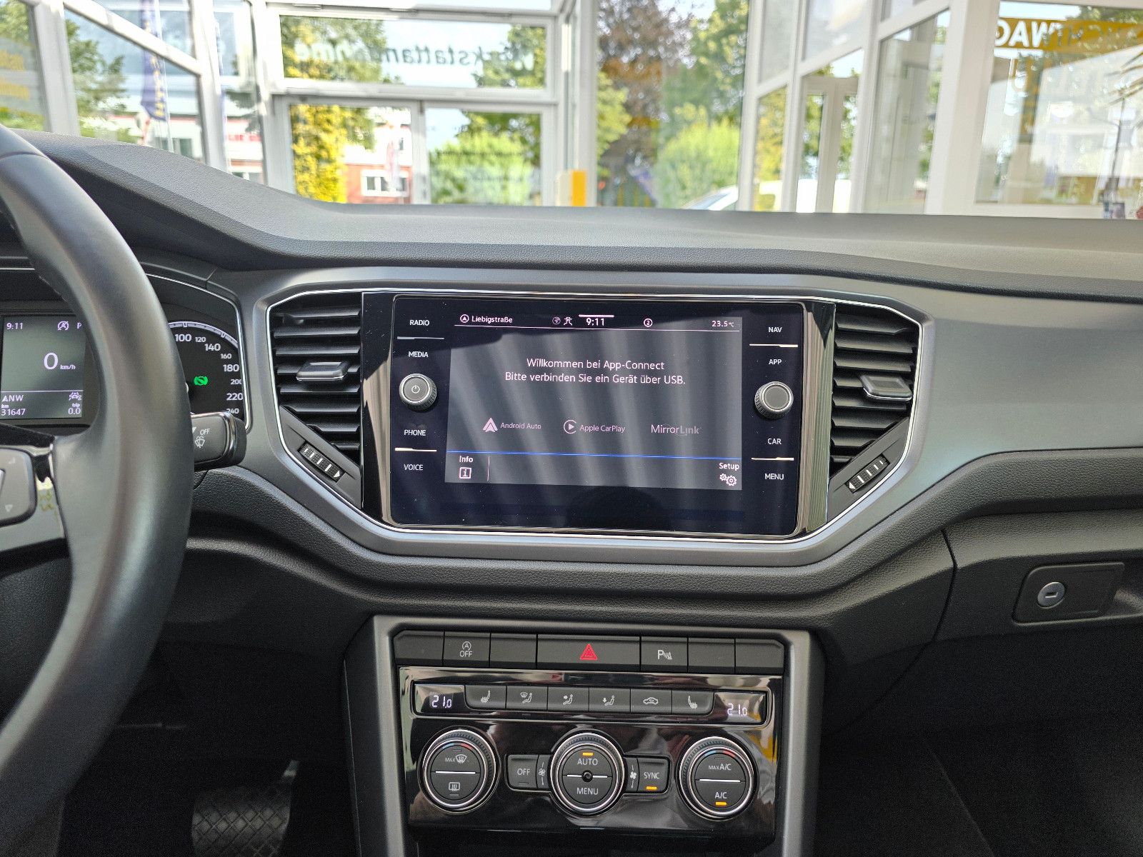 Volkswagen T-Roc Style - Samsaru's Car Outlet