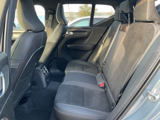 Volvo XC40 T5 Ultimate Dark Plug-In 2WD AHK PANO ACC