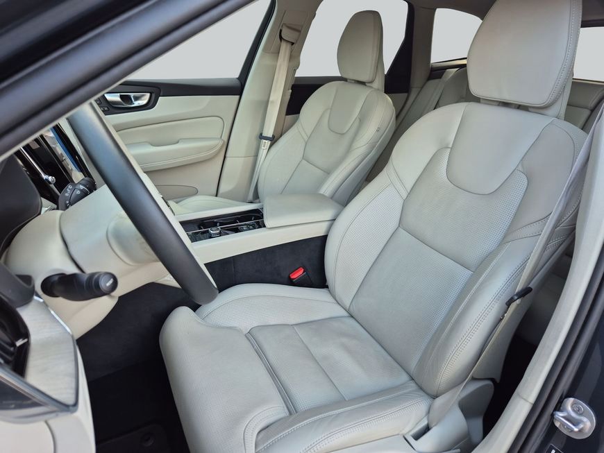 Volvo XC60 B4 D AWD Plus Dark  Business+Panorama