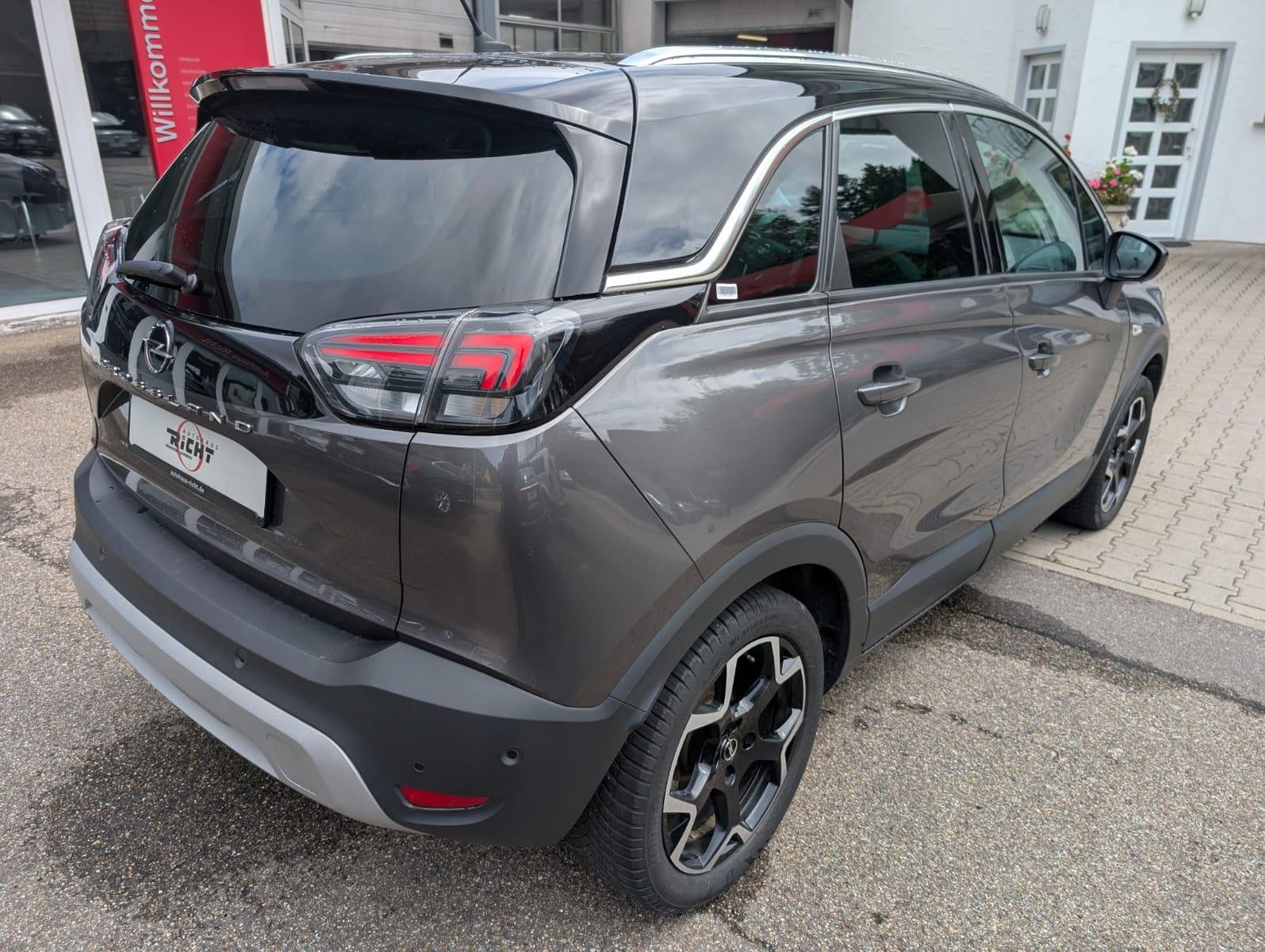 Opel Crossland 1.2 Elegance - Samsaru's Car Outlet