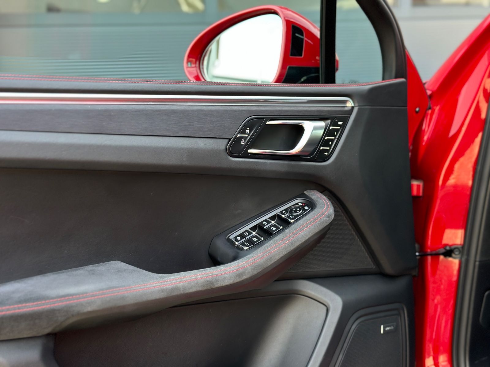 Porsche Macan GTS - Samsaru's Car Outlet