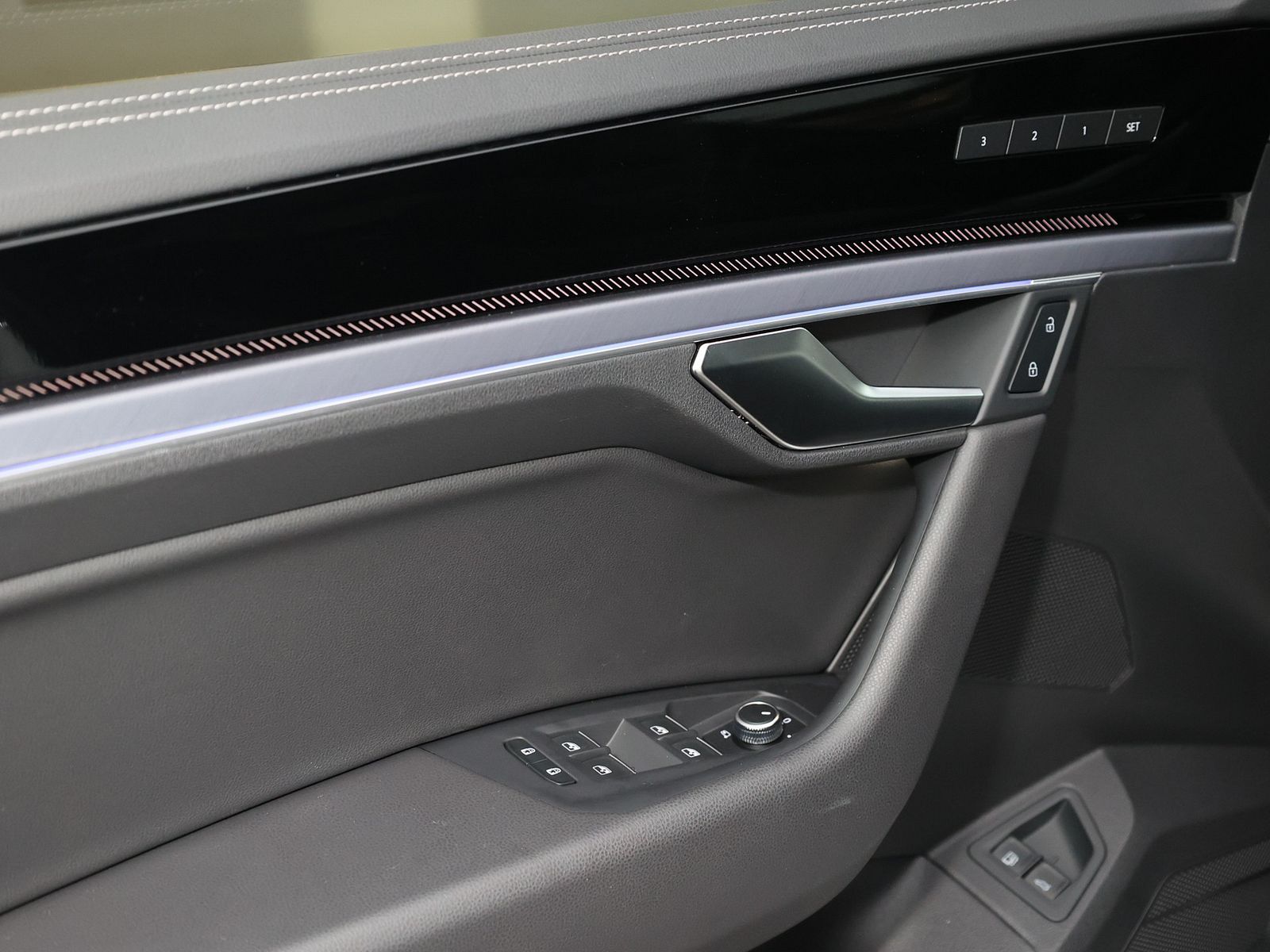 Volkswagen Touareg R 3.0 TSI R Plug-In - Samsaru's Car Outlet