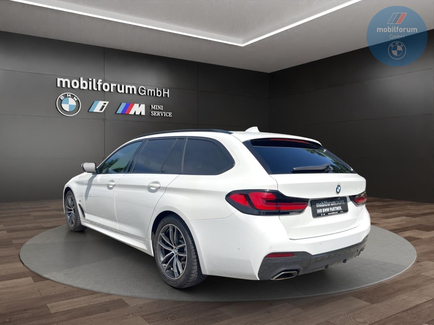 BMW 530 i Touring M-Sport AHK StandHZG Panorama