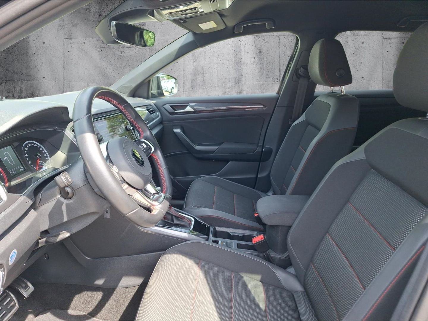 Volkswagen T-Roc 1.5 TSI EU6d Sport - Samsaru's Car Outlet