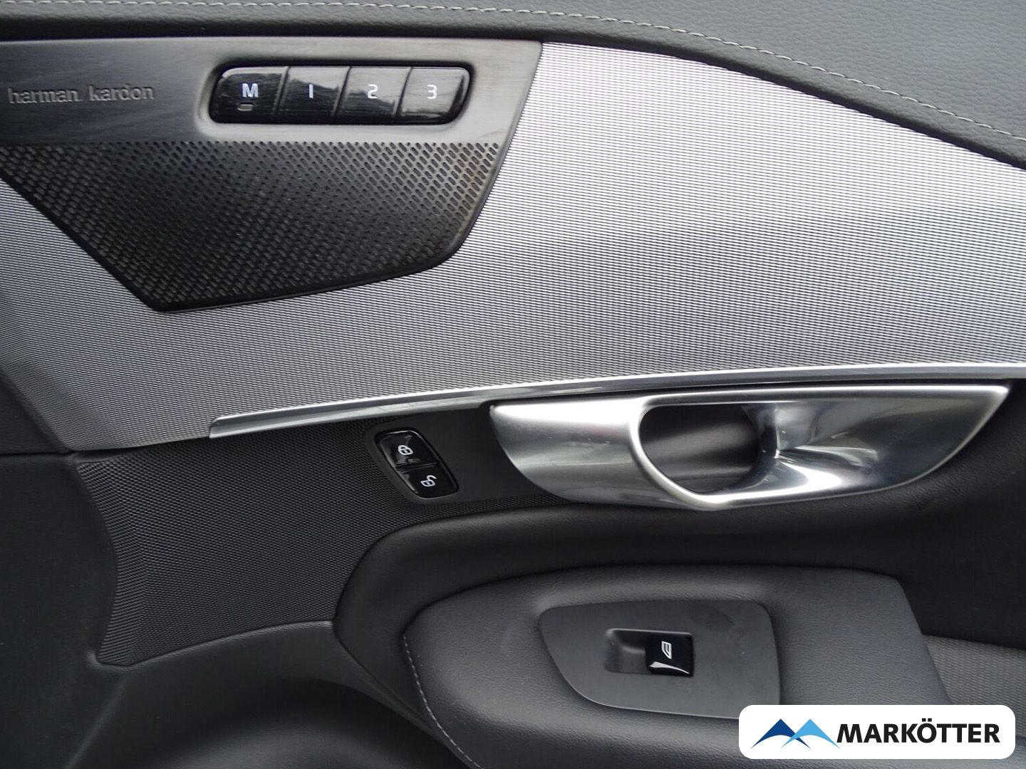 Volvo XC90 Plus Dark Recharge Plug-In Hybrid AWD 7-Sit