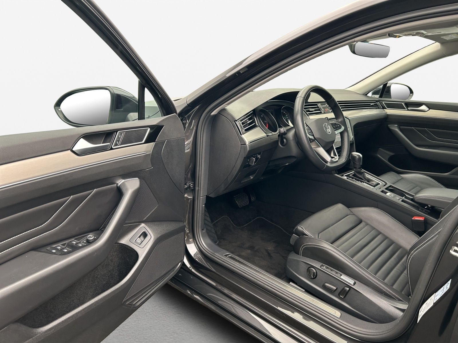 Volkswagen Passat Variant Elegance 2.0 TDI *AHK*NAVI*PANO*E