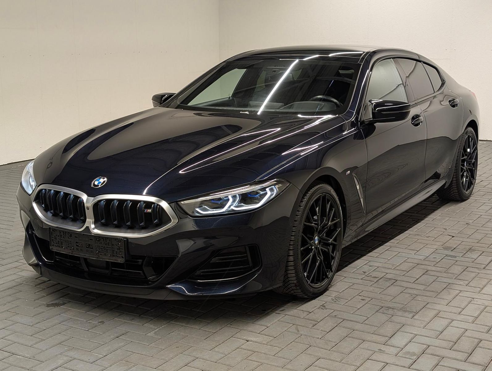 BMW M850i xDrive Laser/Navi/Pano/H.-K./360°/HUD/20LM