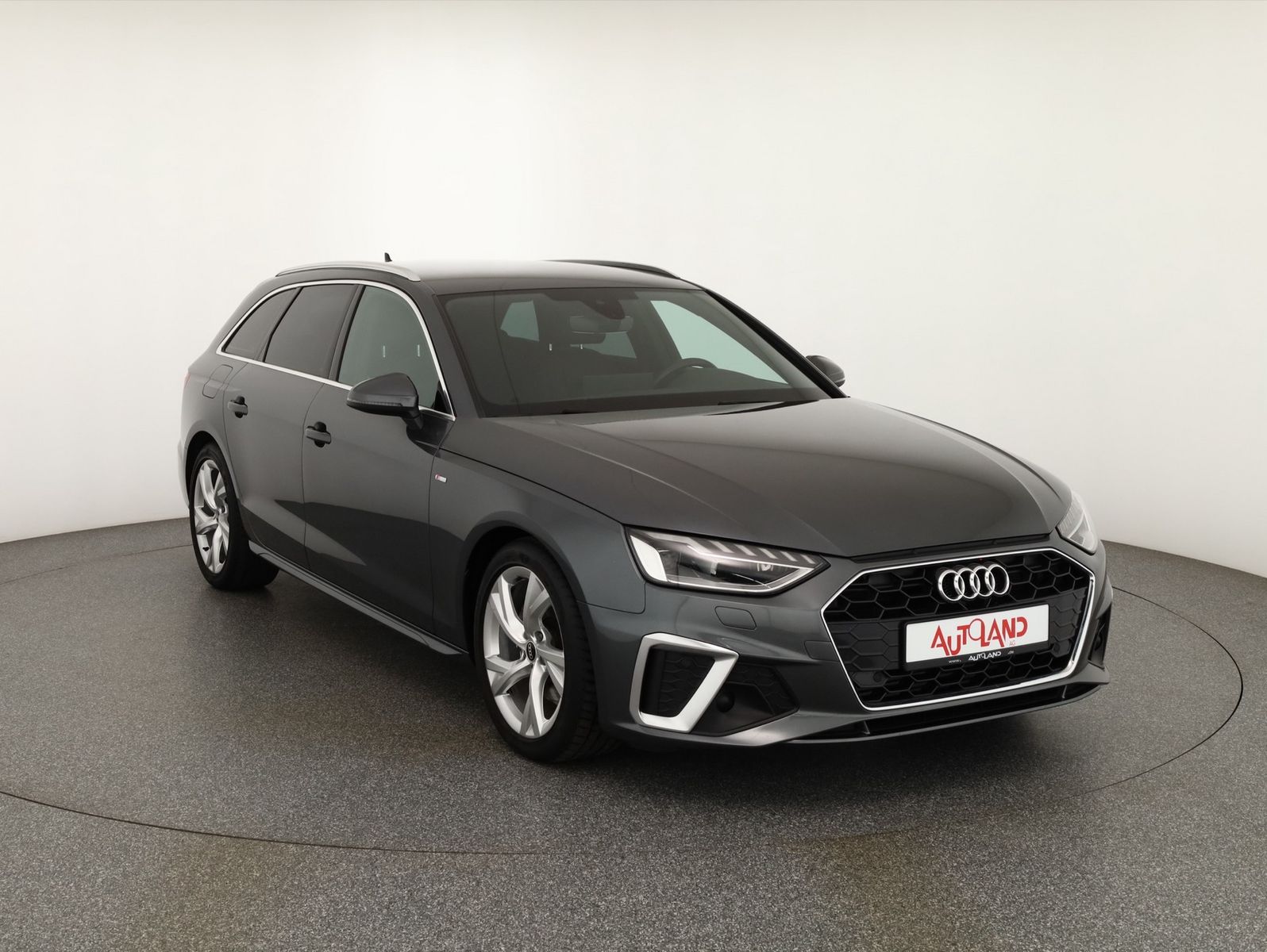 Audi A4 Avant 35 TFSI S-Line - Samsaru's Car Outlet