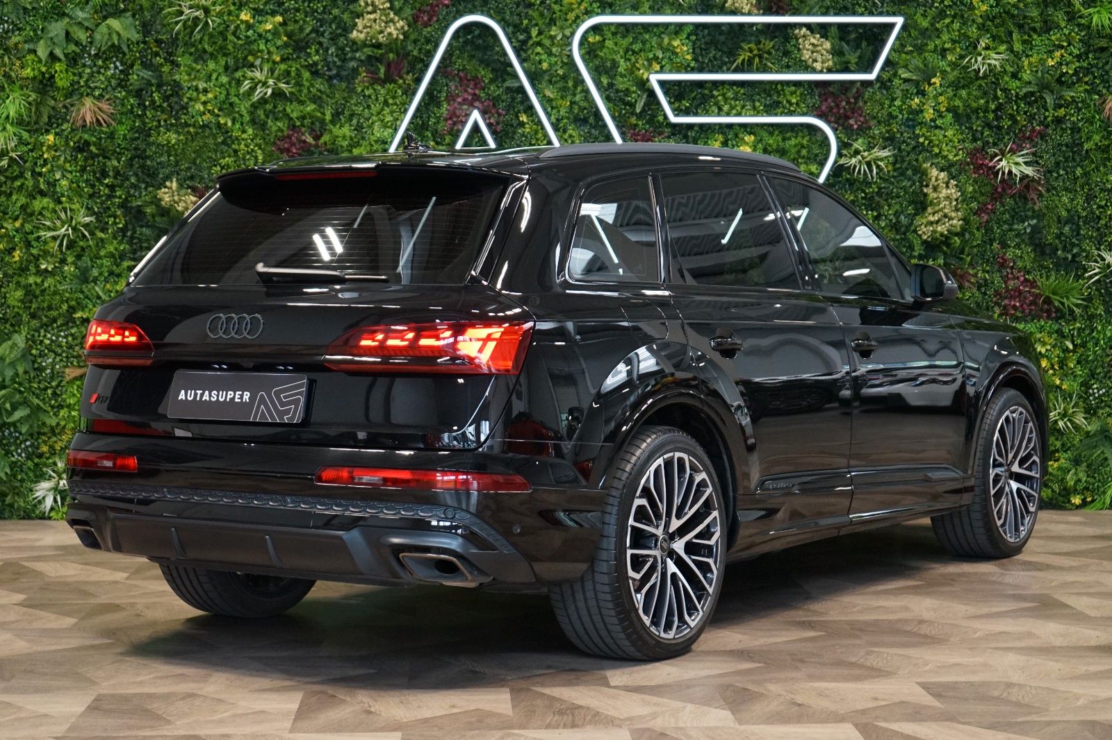 Audi Q7 50 TDI*S-LINE*TOW*OLED*AUX.HEAT*CZ*73.636€ NETTO