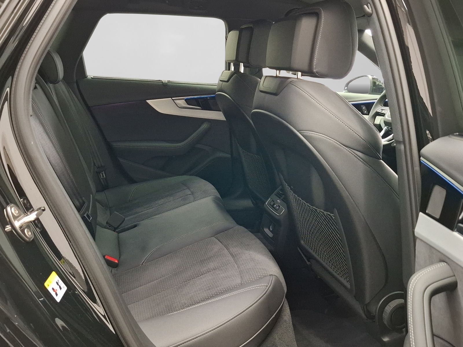 Audi A4 Avant 40 TFSI Q 2x S LINE AHK LM19 MATRIX-LED