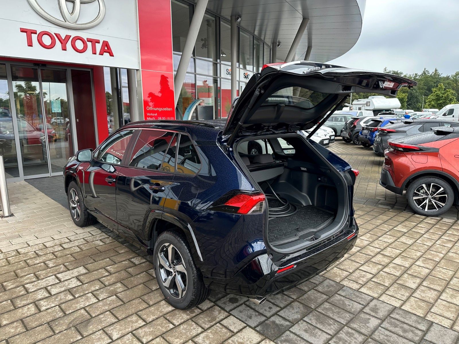 Toyota RAV 4 Plug-in Hybrid 4x4 - Samsaru's Car Outlet
