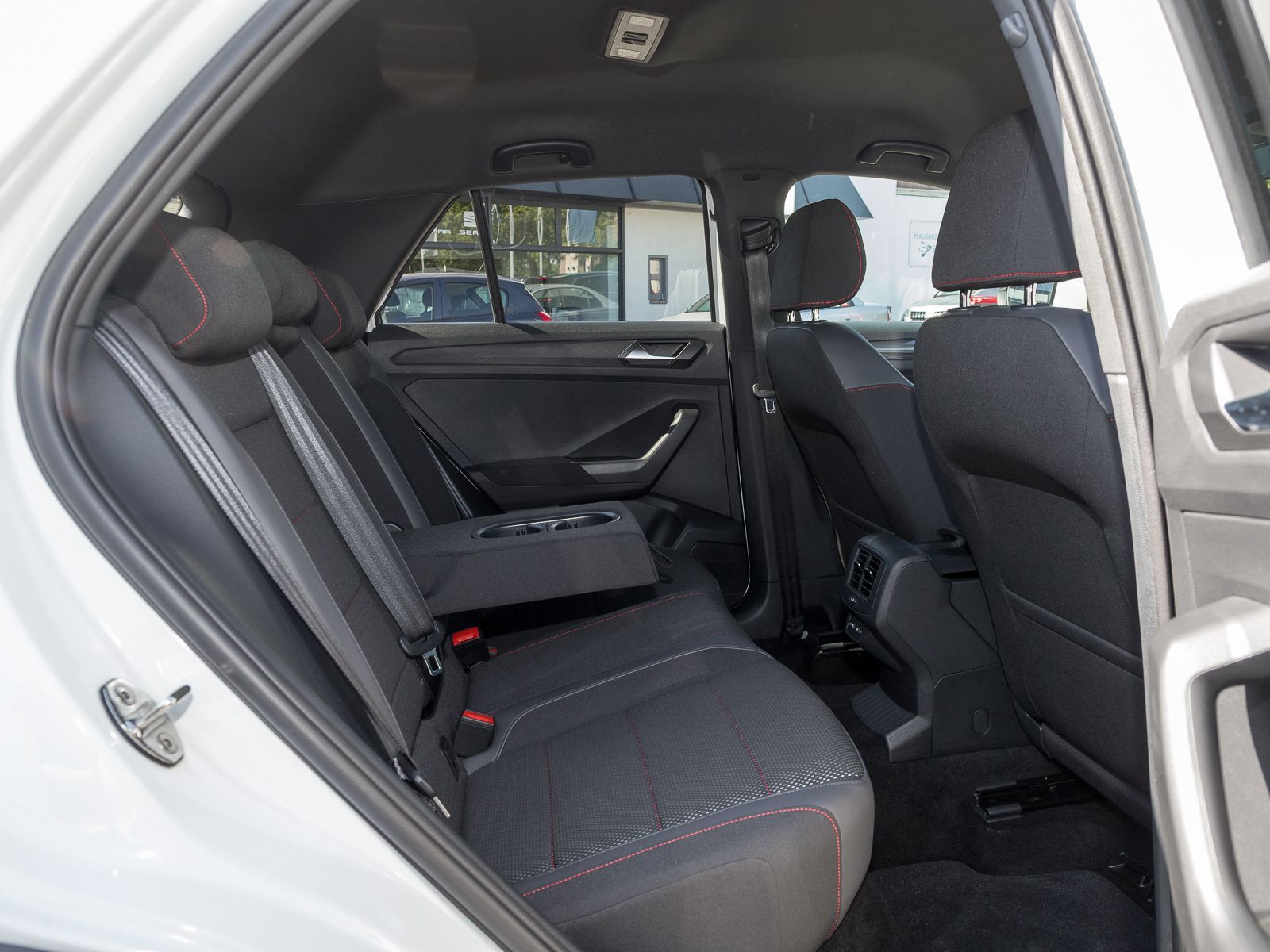 Volkswagen T-Roc 2.0 TSI DSG 4M R-LINE - Samsaru's Car Outlet
