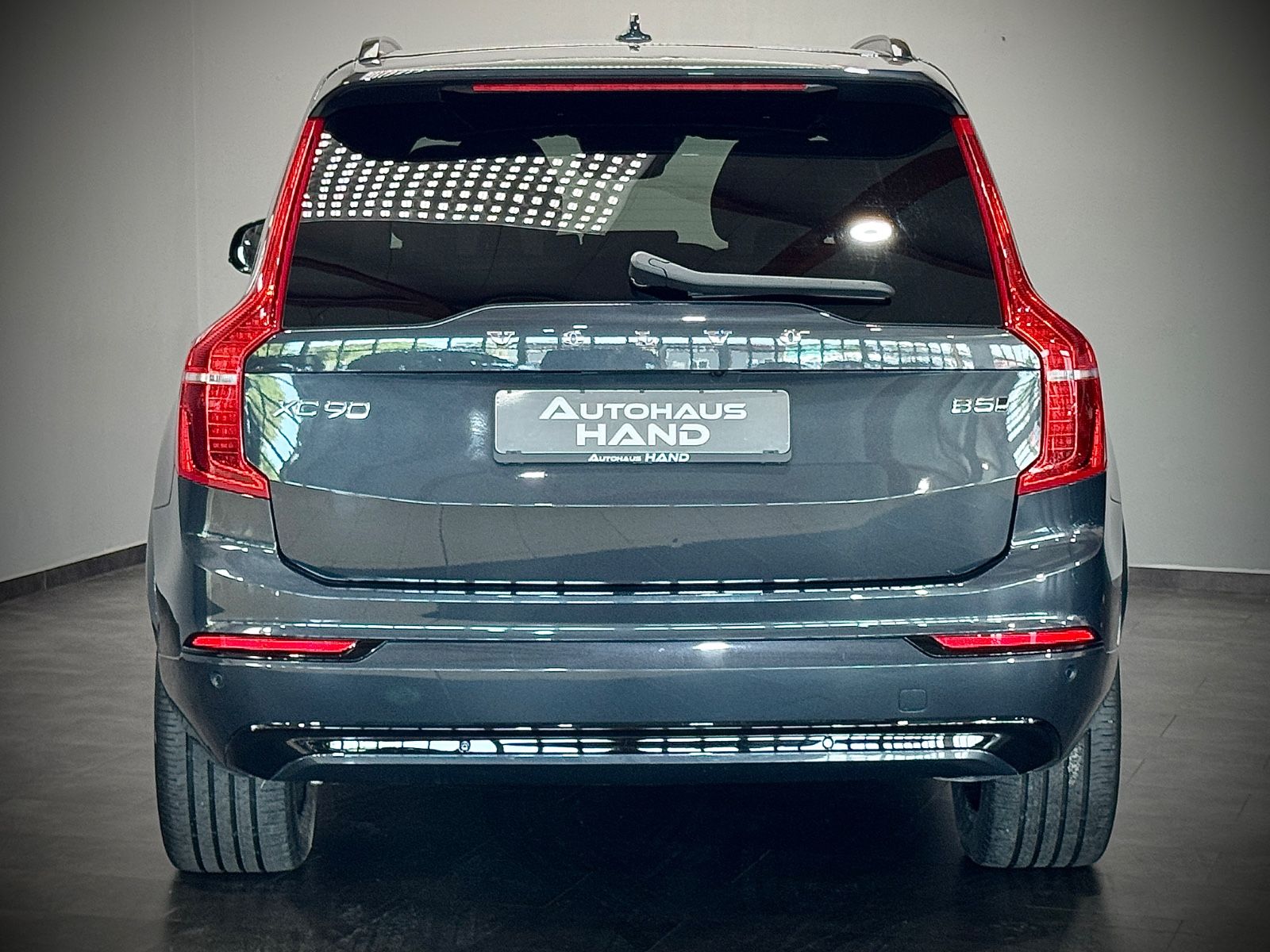 Volvo XC90 R-Design AWD - Samsaru's Car Outlet