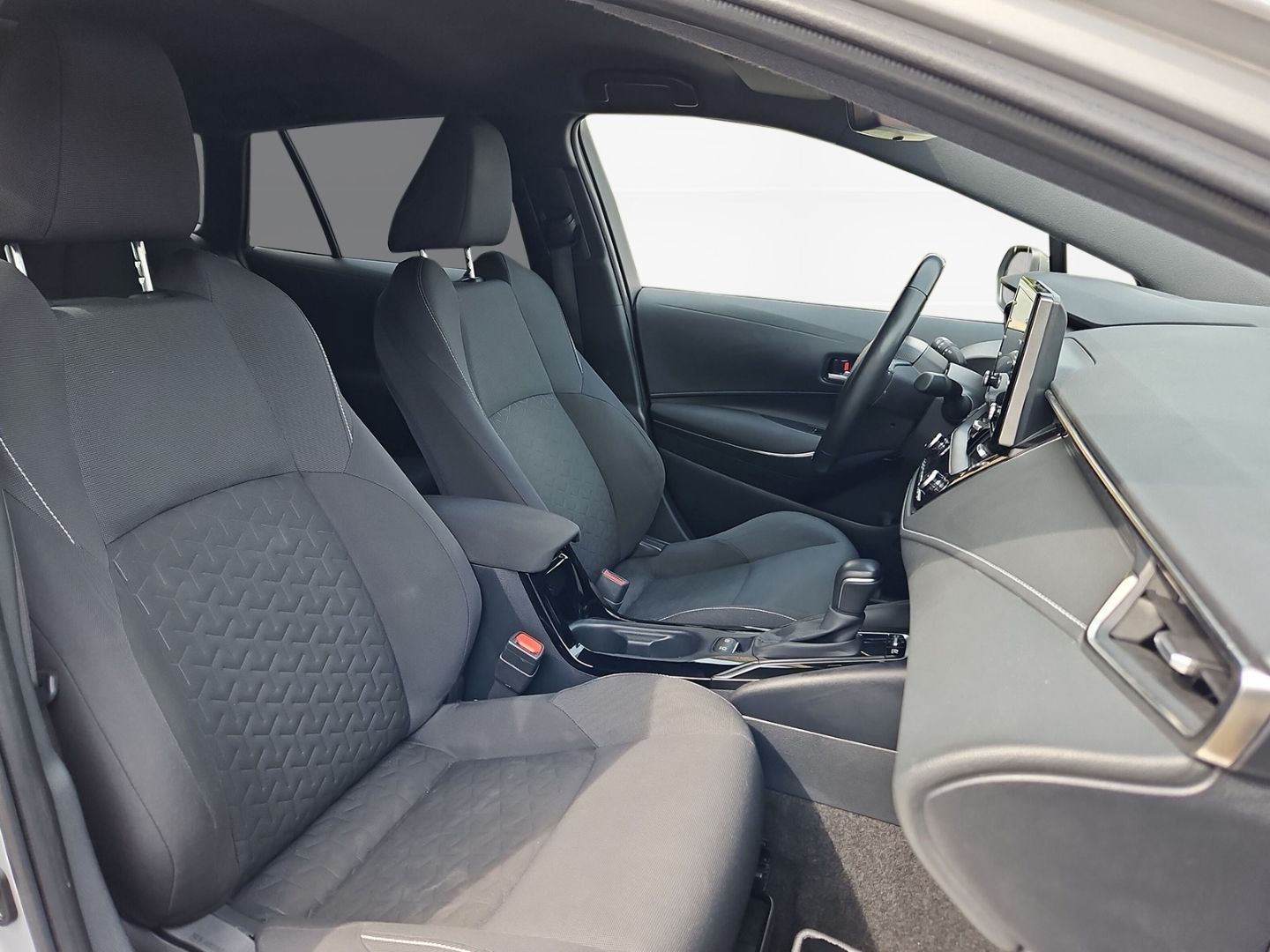 Toyota Corolla Touring Sports 1.8 Hybrid Club - Samsaru's Car Outlet