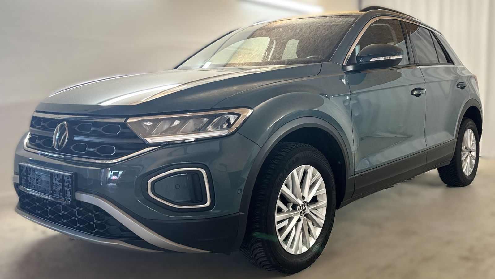Volkswagen T-Roc Life - Samsaru's Car Outlet