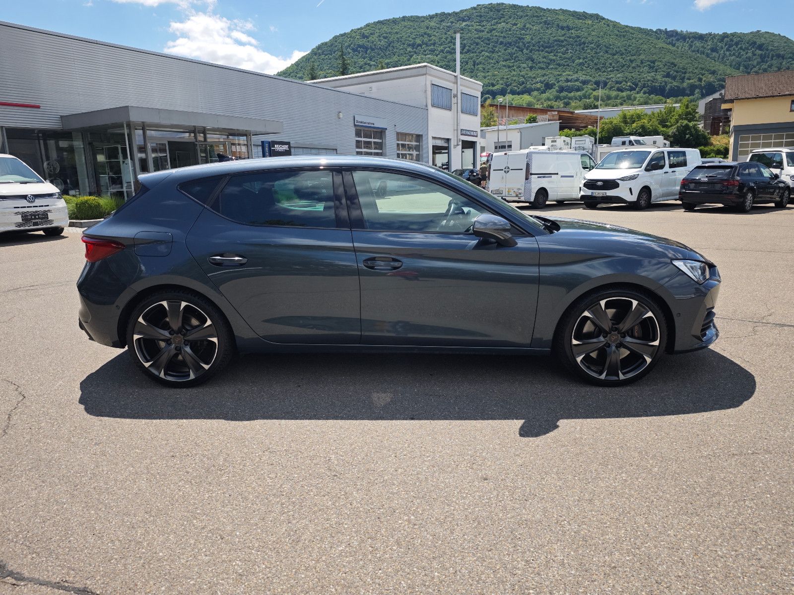 Cupra Leon VZ 300PS DSG - Samsaru's Car Outlet