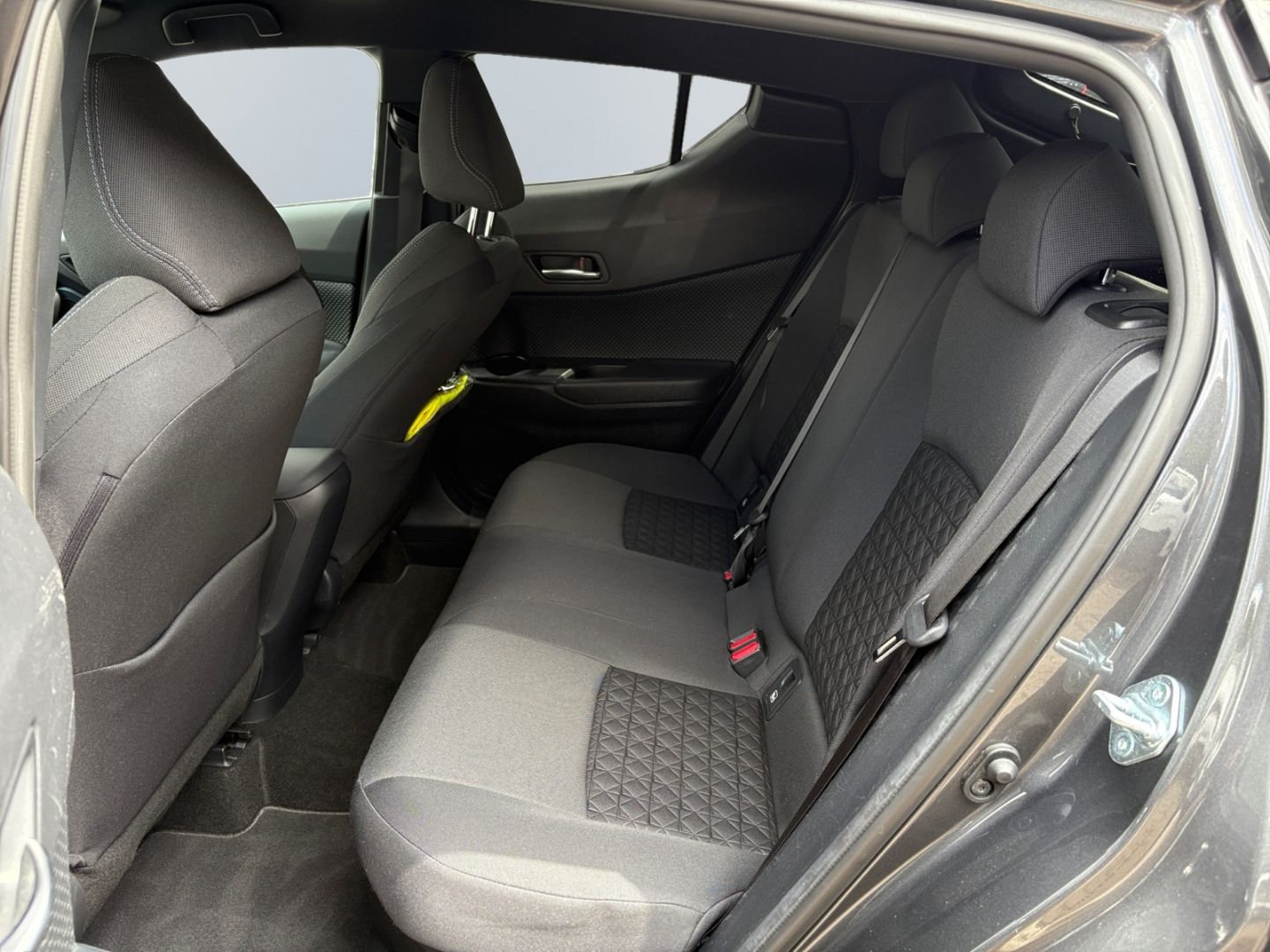 Toyota C-HR 2.0 Hybrid - Samsaru's Car Outlet