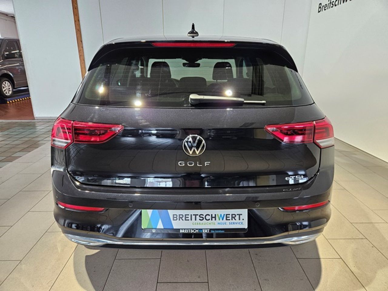 Volkswagen Golf 1.5 eTSI Move DSG - Samsaru's Car Outlet