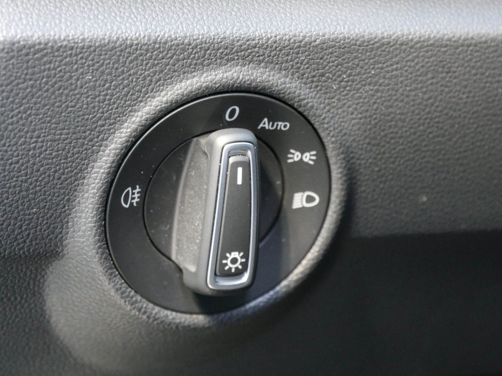Volkswagen T-Roc MOVE 1.0 TSI - Samsaru's Car Outlet