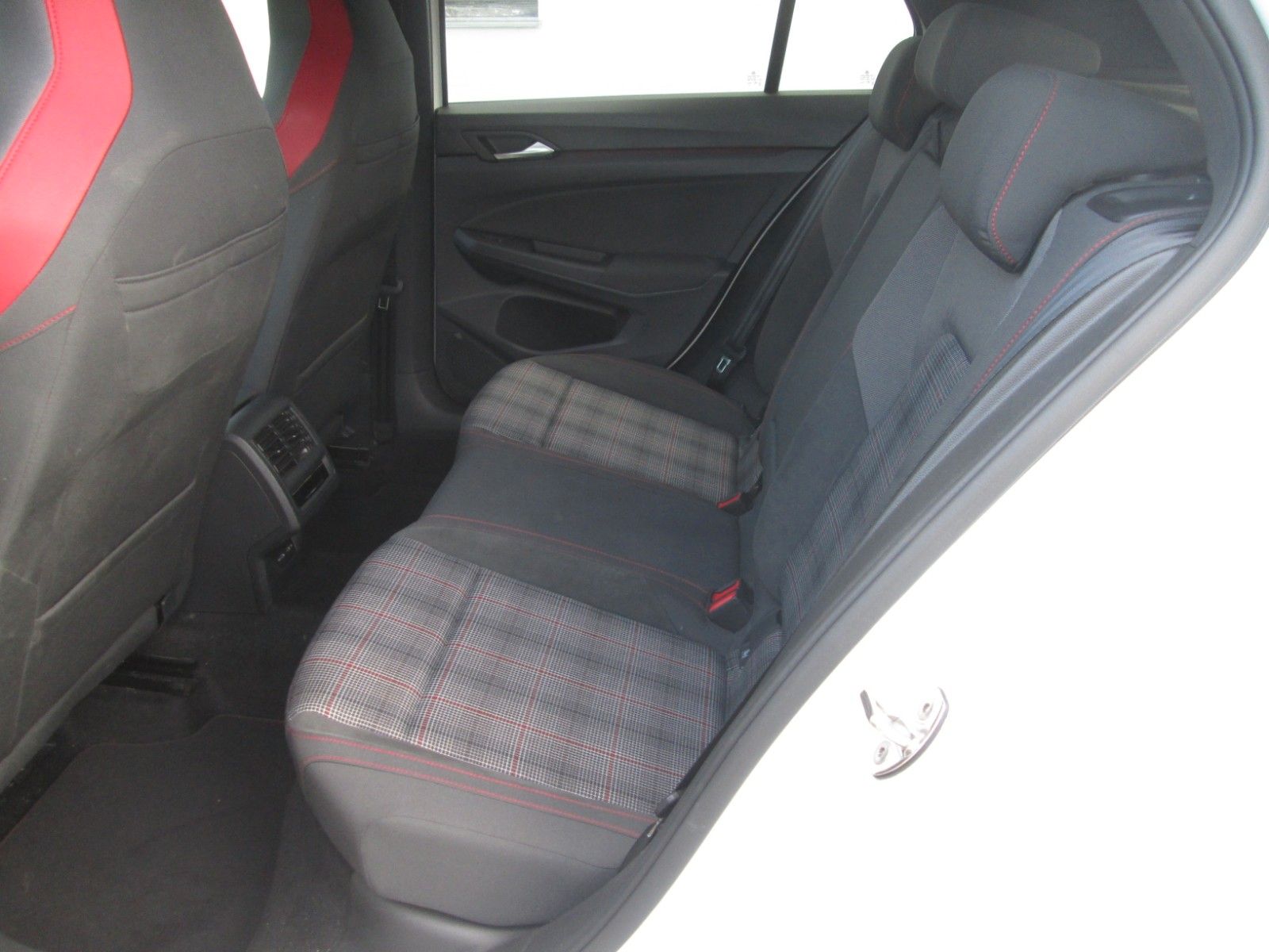Volkswagen Golf VIII GTI 2.0 TSI - Samsaru's Car Outlet