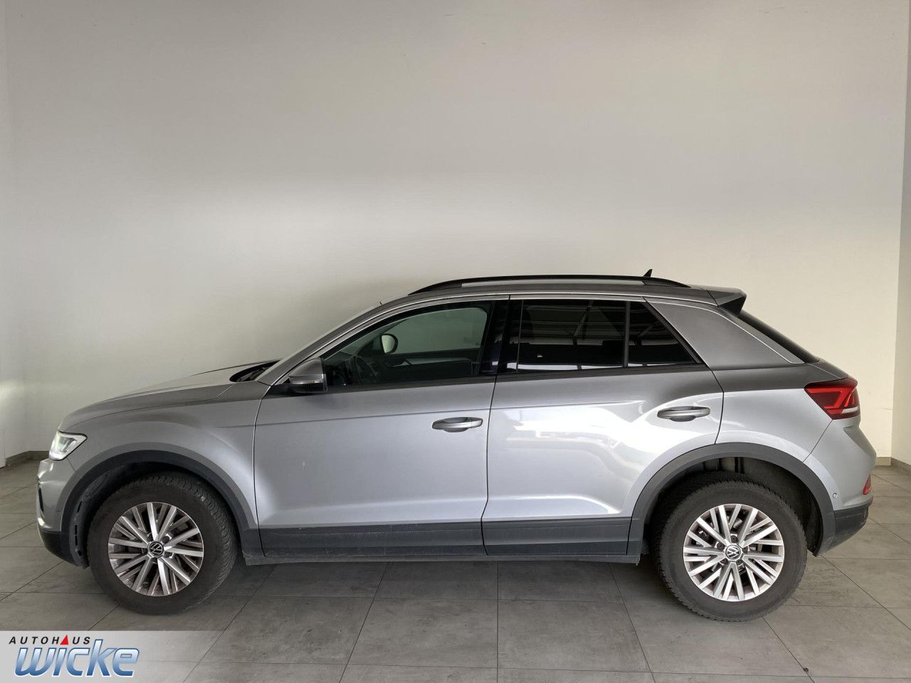 Volkswagen T-Roc 1.0 TSI Life - Samsaru's Car Outlet