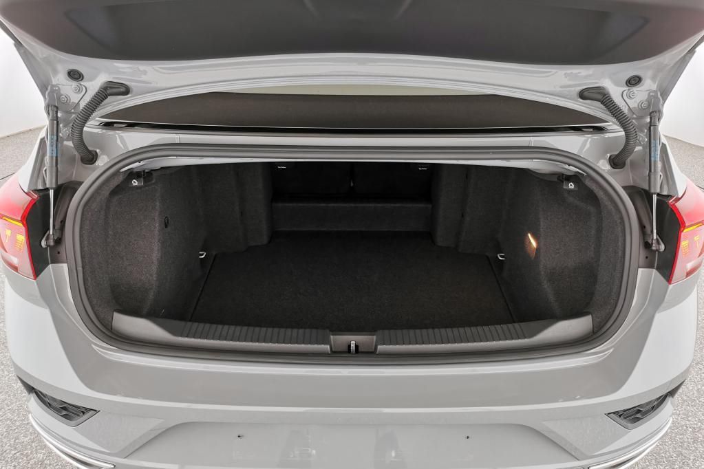 Volkswagen T-Roc R-Line 1.5 TSI DSG - Samsaru's Car Outlet