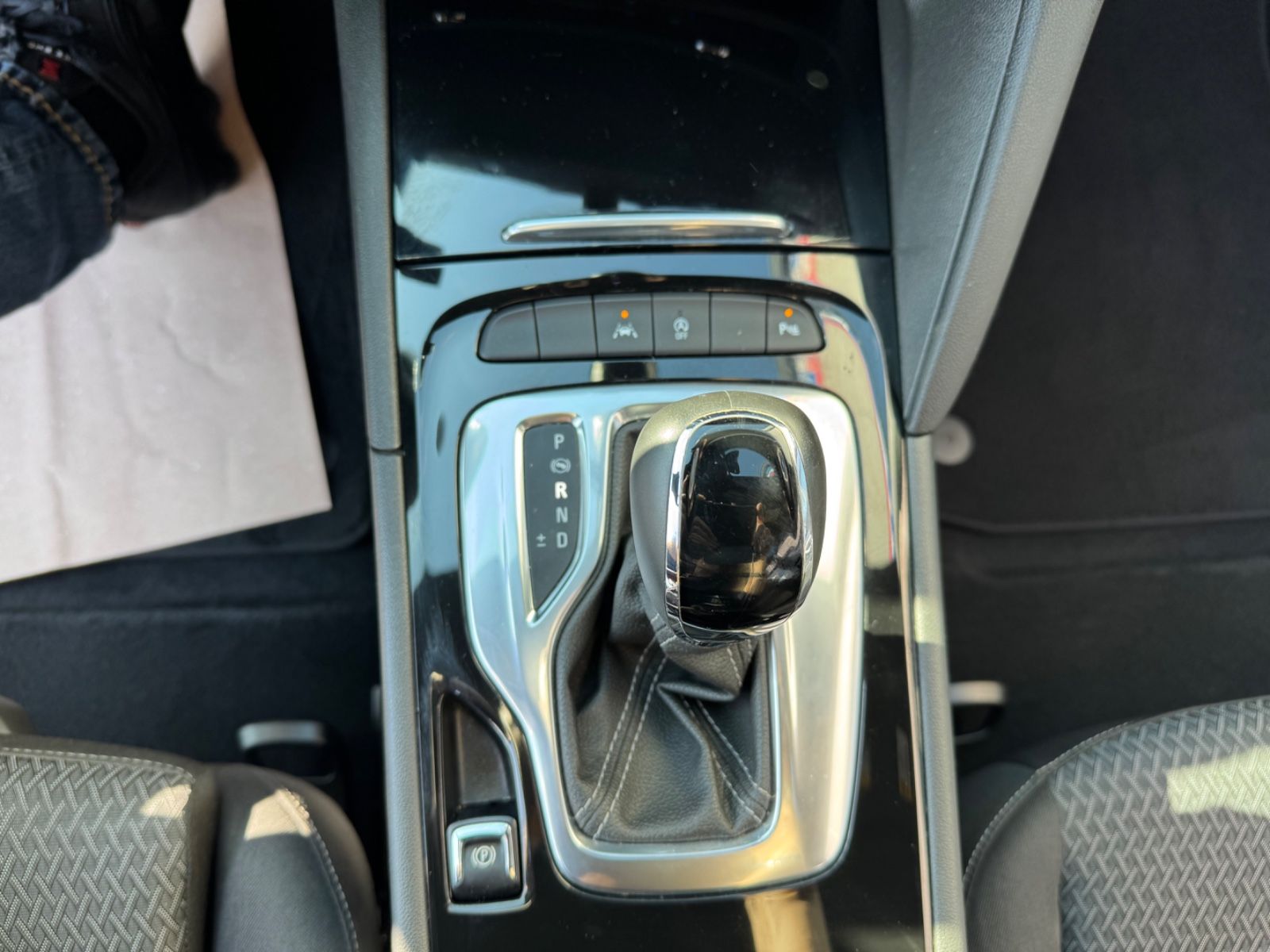 Opel Insignia B Sports Tourer Business - Samsaru's Car Outlet