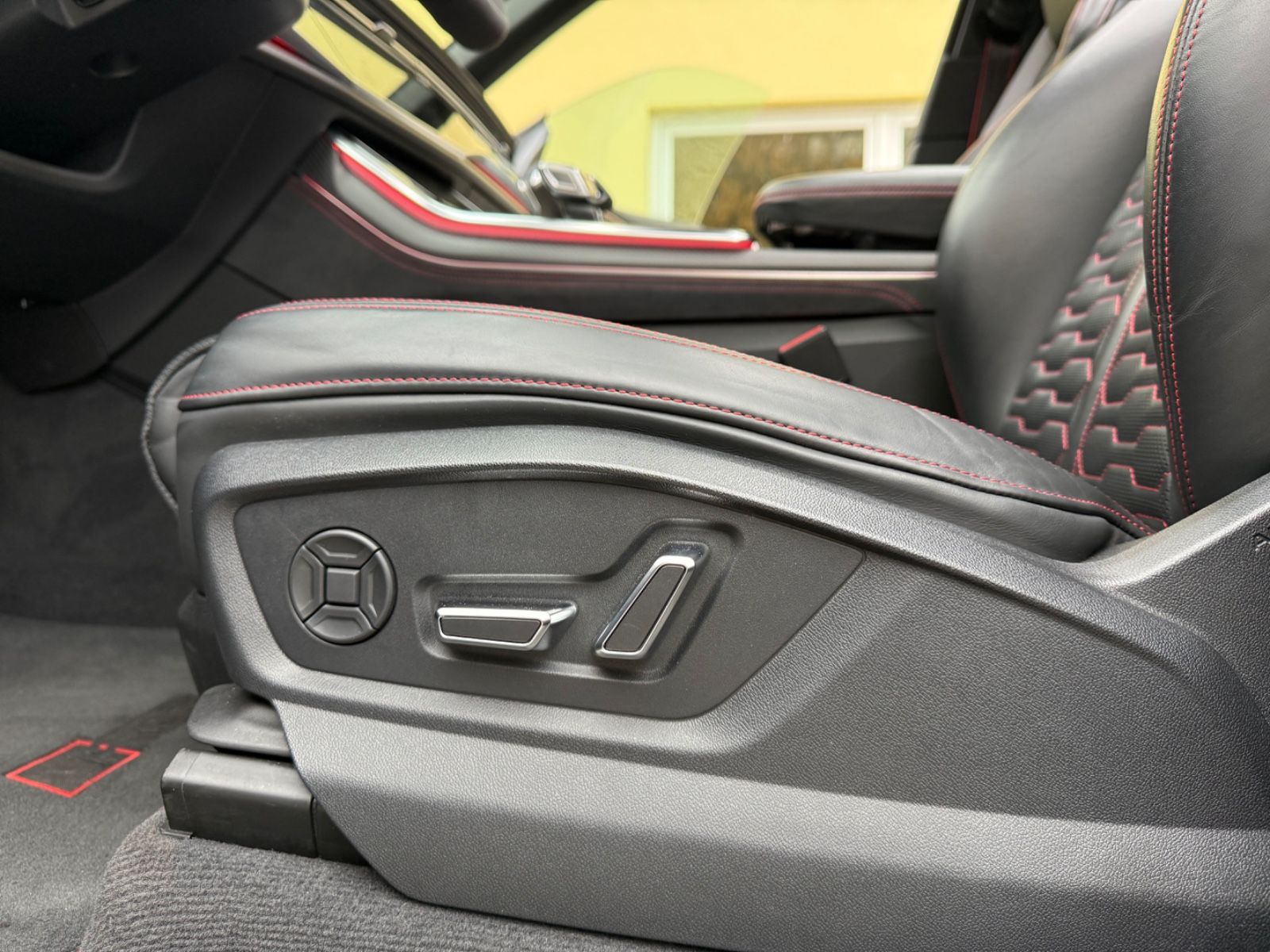 Audi RS Q8 4.0 TFSI quattro Pano-Softclose-Garantie