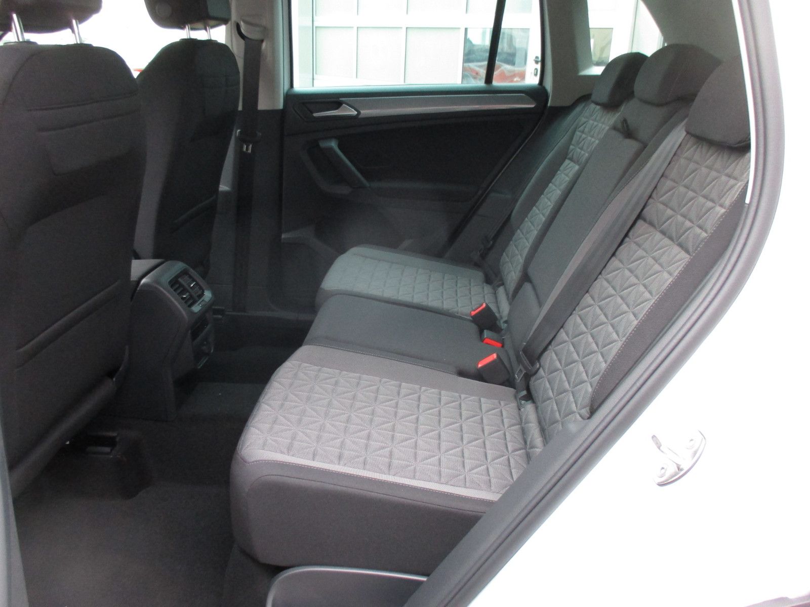 Volkswagen Tiguan 1.5 TSI DSG Life - Samsaru's Car Outlet