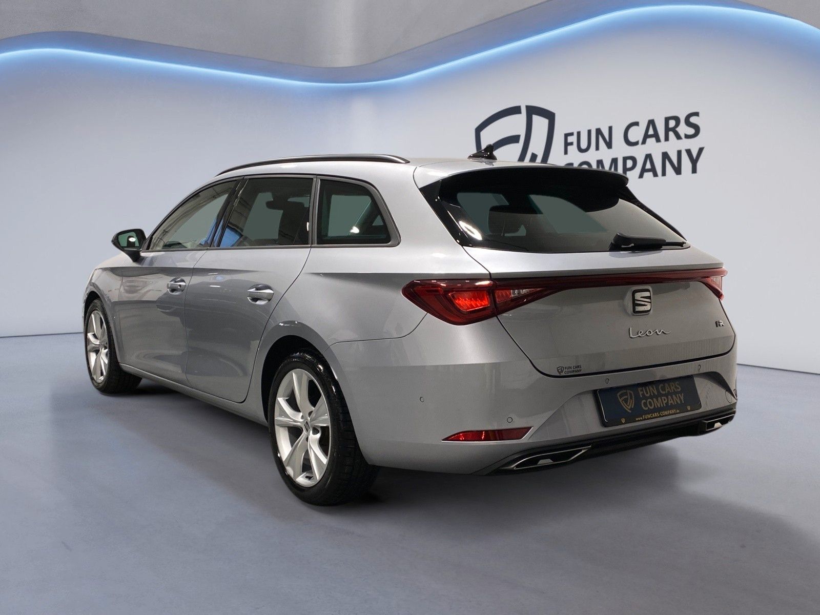 Seat Leon Sportstourer FR AHK Kamera Navi SHZ LED DAB