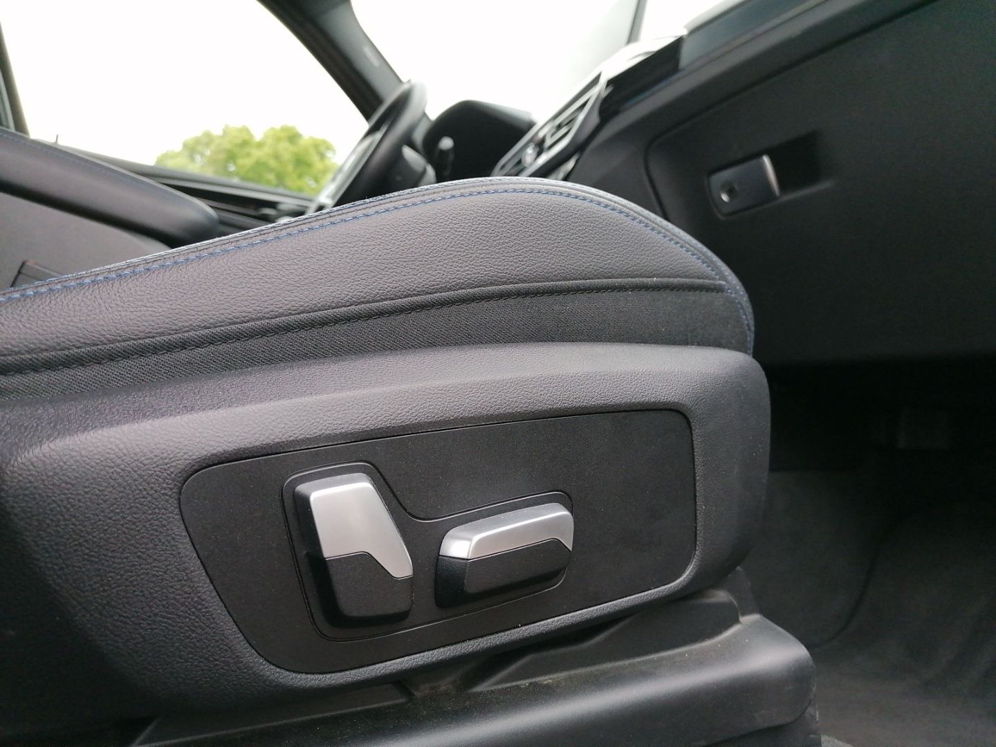 BMW iX3 Impressive Sportpaket 20''  HUD AHK Laser H&