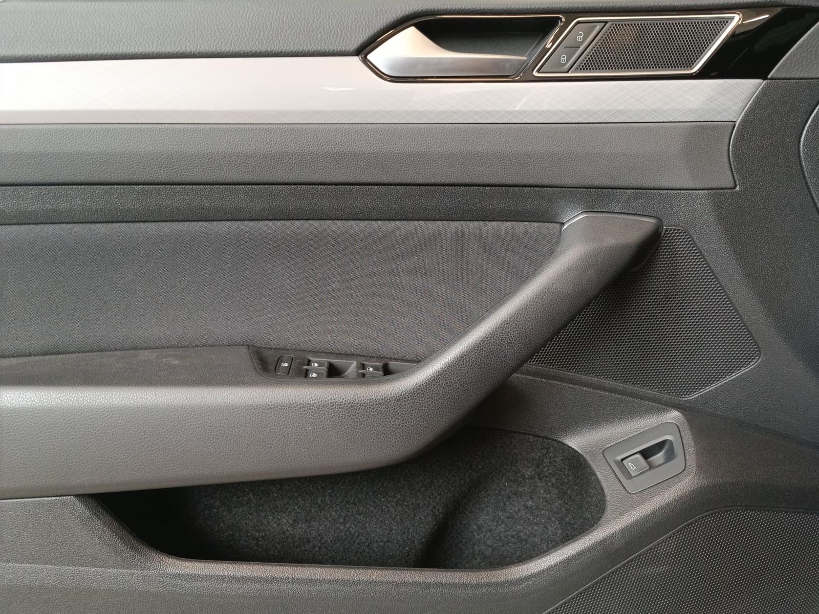 Volkswagen Passat Var. 1.5 TSI Business DSG - Samsaru's Car Outlet