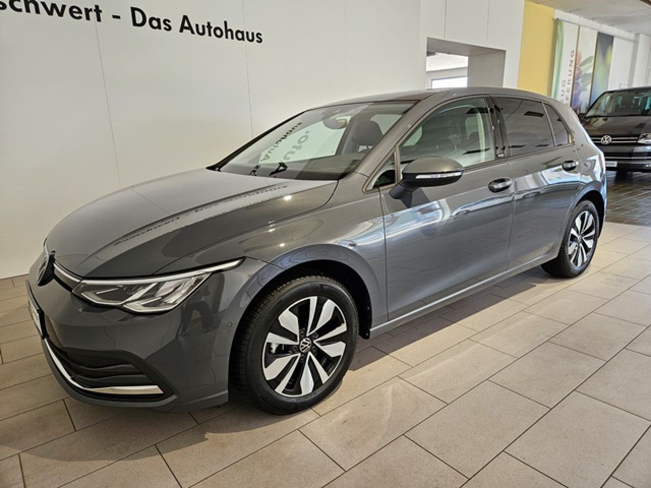 Volkswagen Golf 1.5 eTSI Move DSG - Samsaru's Car Outlet