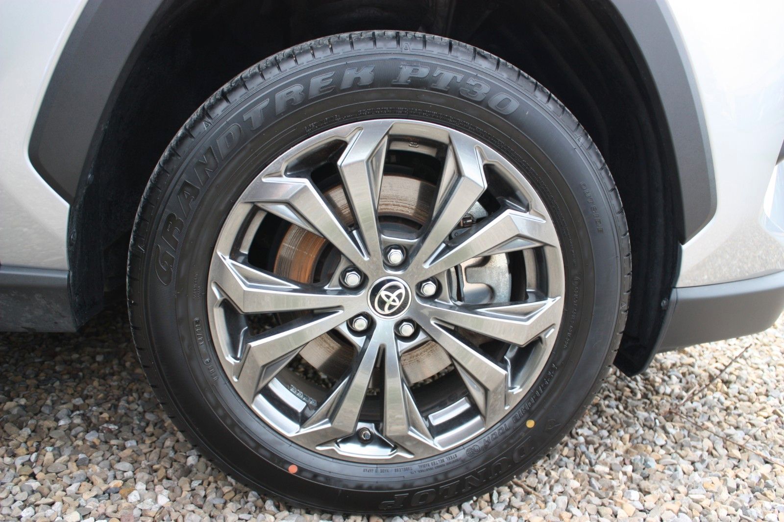 Toyota RAV4 2.5 Hybrid 4x4 - Samsaru's Car Outlet