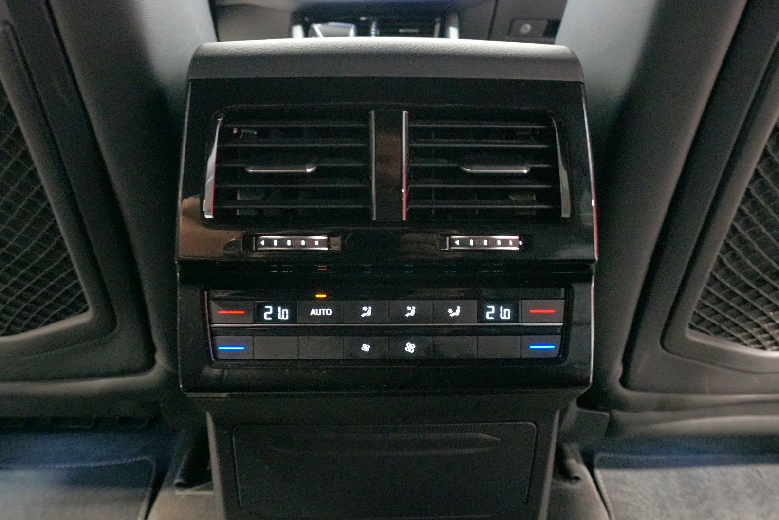 Volkswagen Touareg R-Line 4Motion 3.0 TDI - Samsaru's Car Outlet