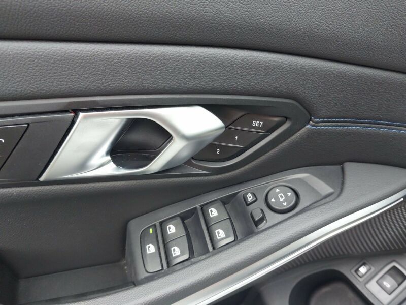 BMW 330e Aut. M Sportpaket - Samsaru's Car Outlet