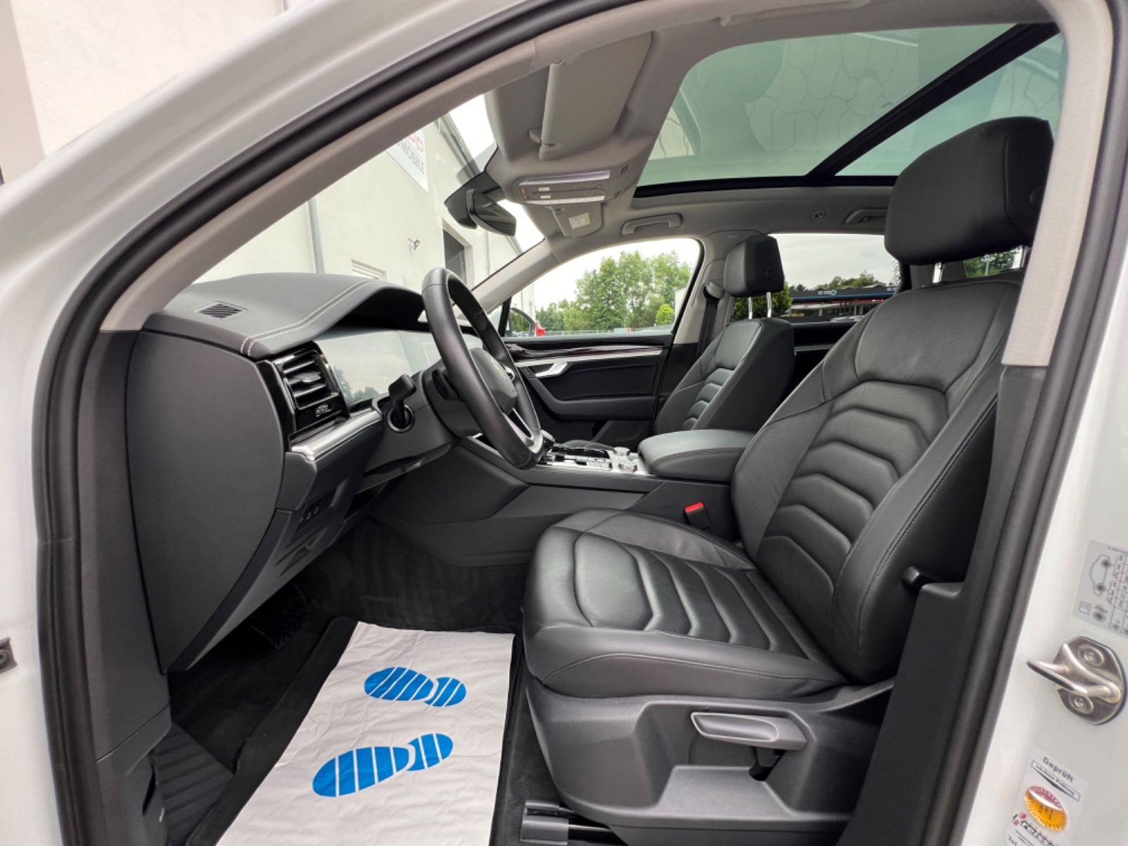Volkswagen Touareg 4M eHybrid - Samsaru's Car Outlet