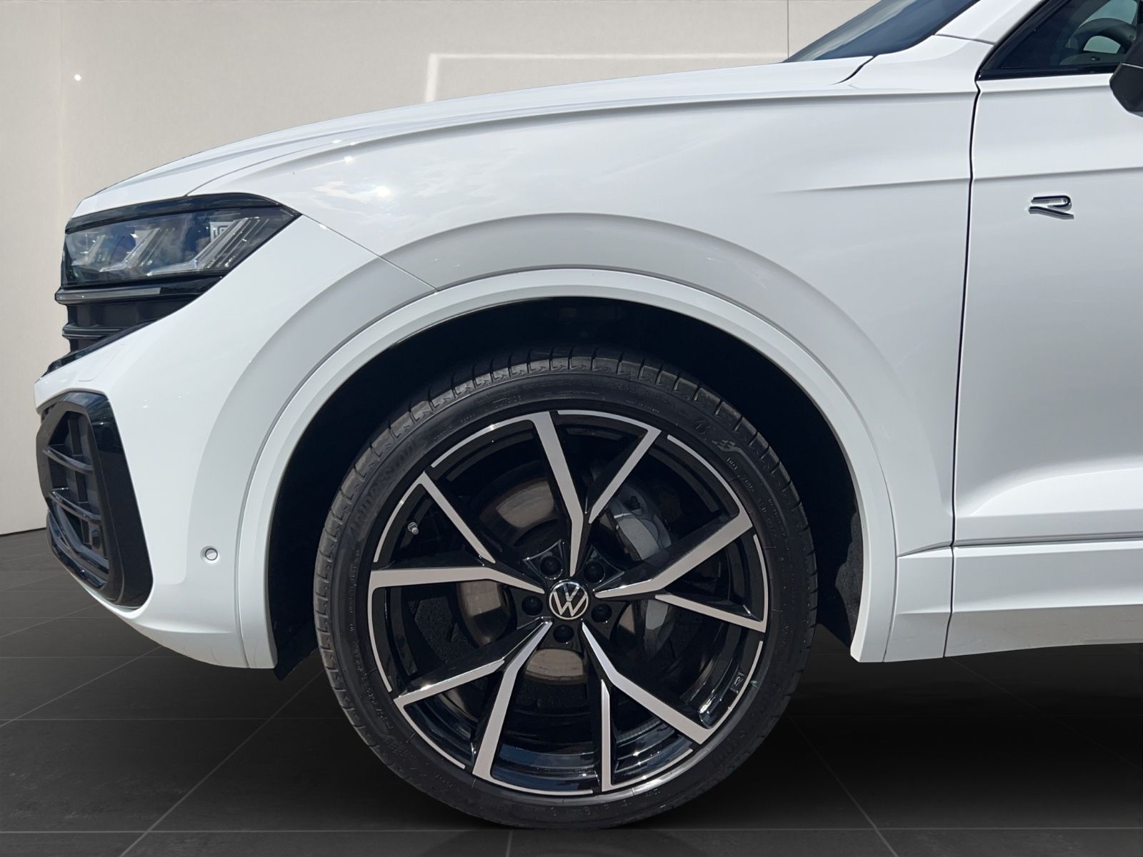 Volkswagen Touareg 3.0 l V6 TDI SCR R-Line 4MOTION - Samsaru's Car Outlet