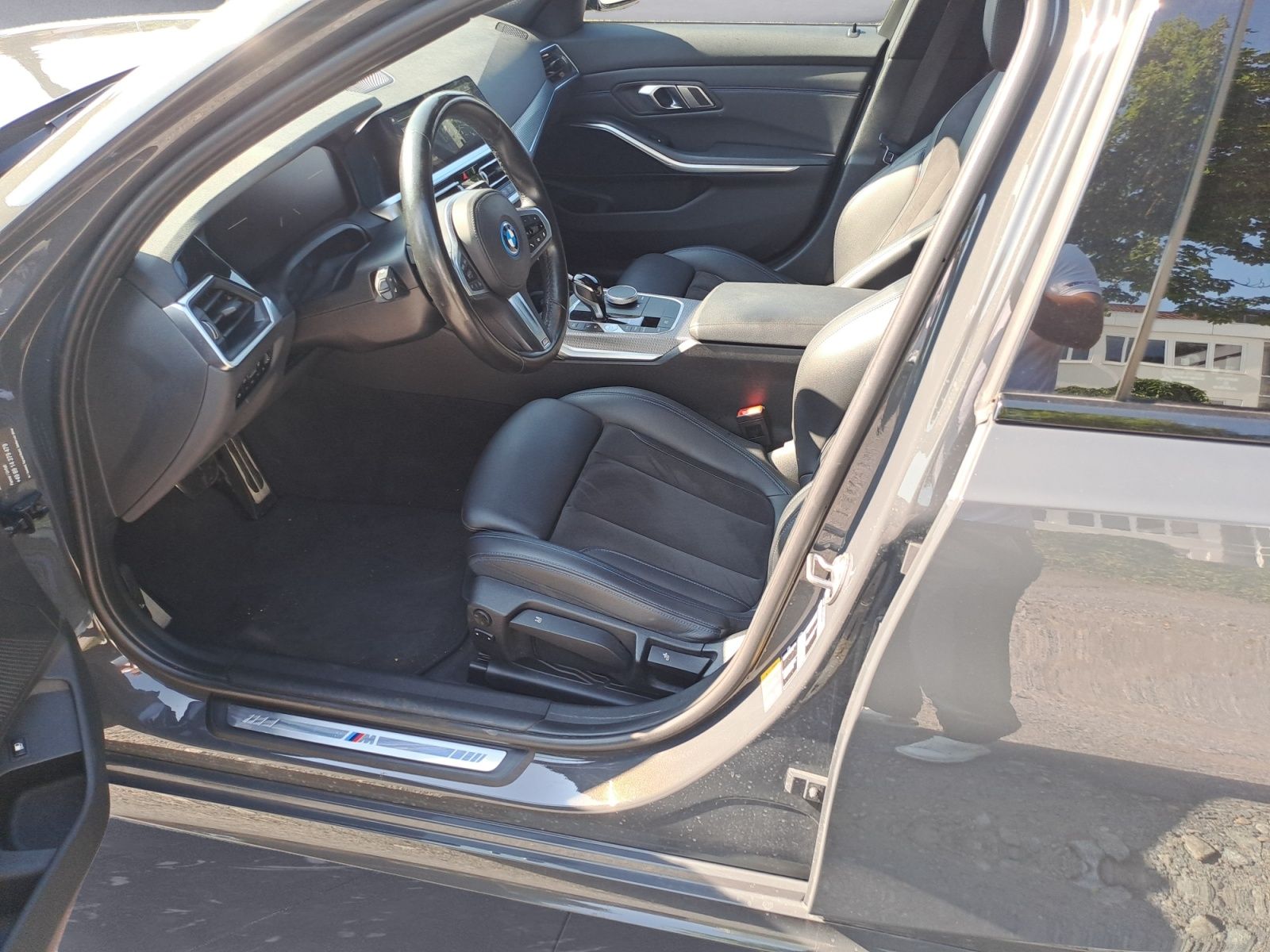 BMW 330e M Sport - Samsaru's Car Outlet